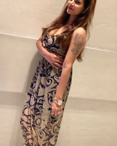 Maudaha Escort